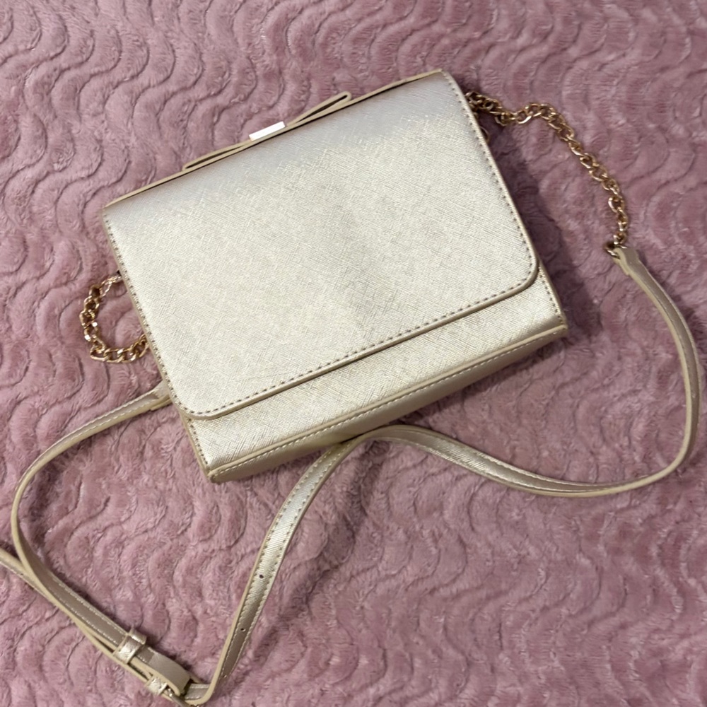 Chic Gold Crossbody Bag with Bow and Gold Hardware